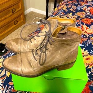 Comfortiva boots size 8
